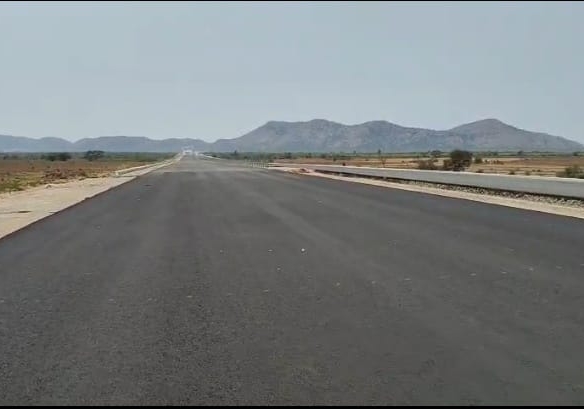 6 Lane Express Way Attached Land